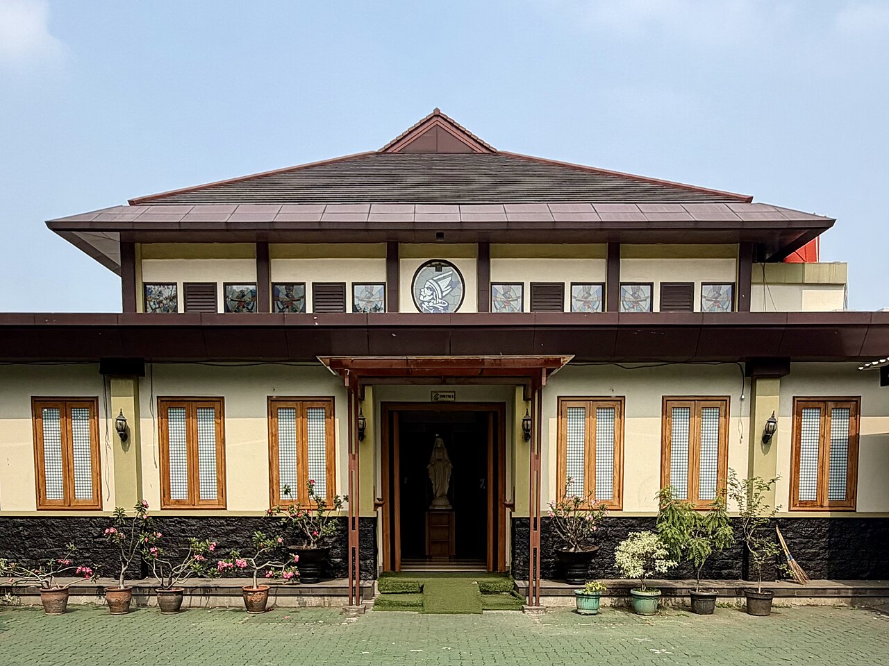 Gereja Santo Agustinus: Tempat Beribadah di Tengah Kehidupan Sehari-hari Cilacap